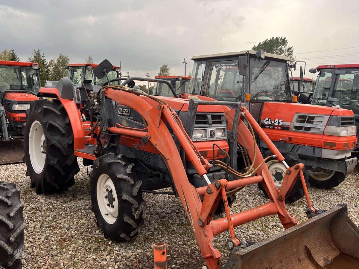 Kubota ĮVAIRIŲ MODELIŲ, traktoriai