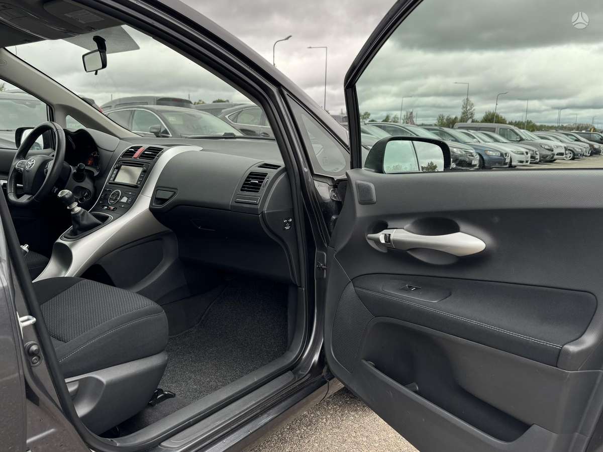 Toyota Auris, 2.0 l., hatchback