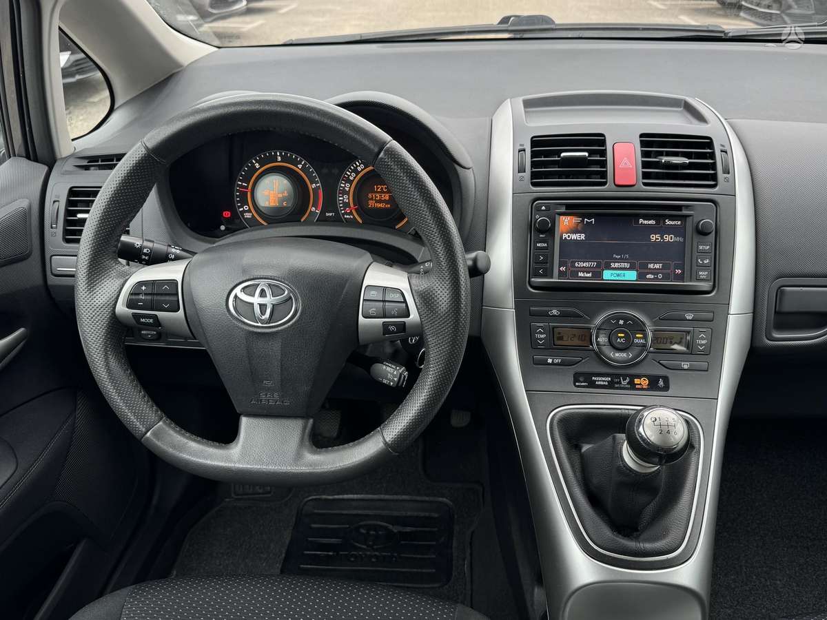 Toyota Auris, 2.0 l., hatchback
