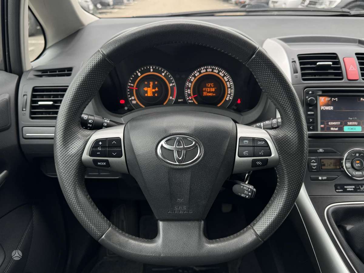Toyota Auris, 2.0 l., hatchback