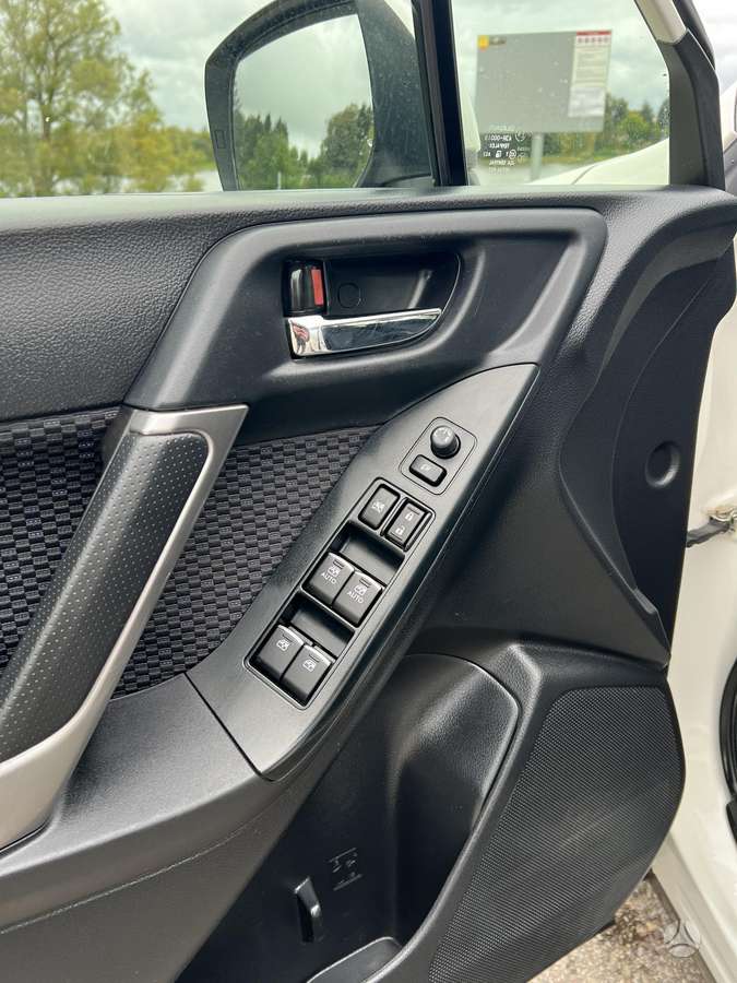 Subaru Forester, 2.0 l., off-road / crossover