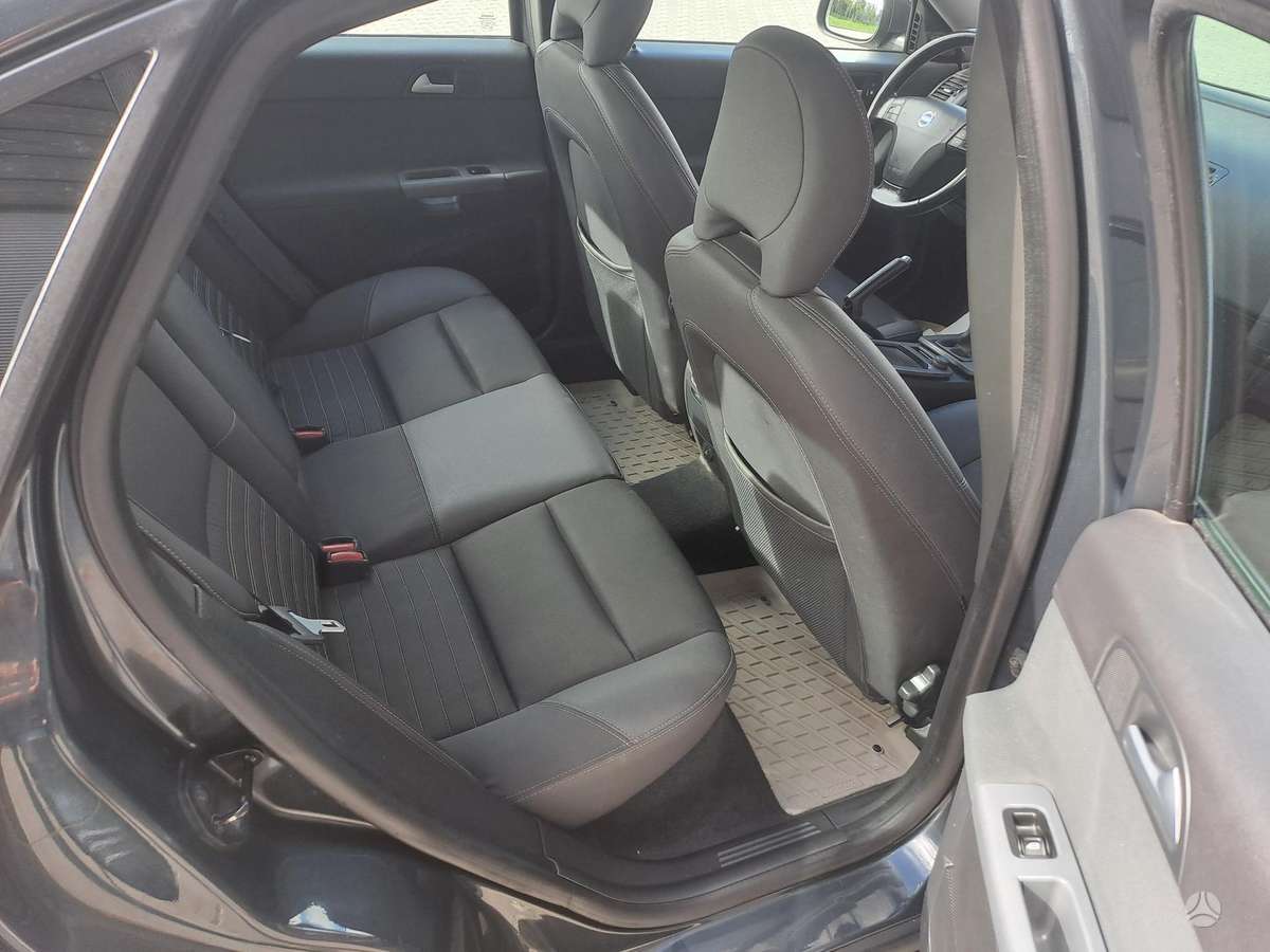 Volvo S40, 1.6 l., Седан