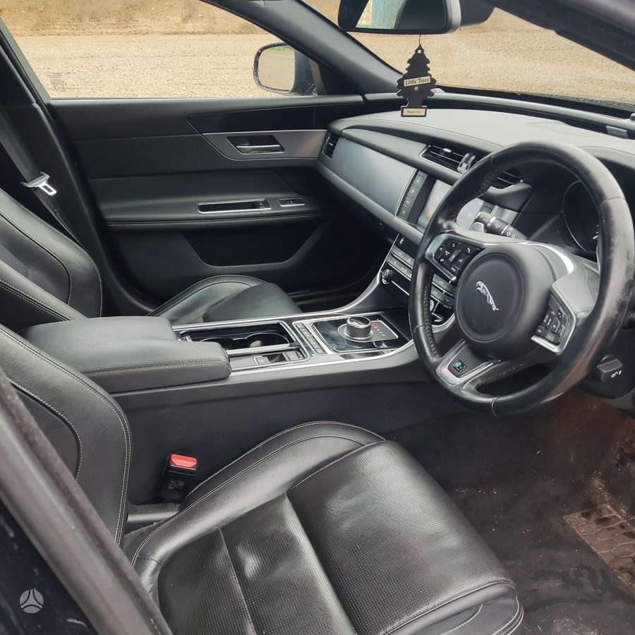 Jaguar XF, 2.0 l., Седан