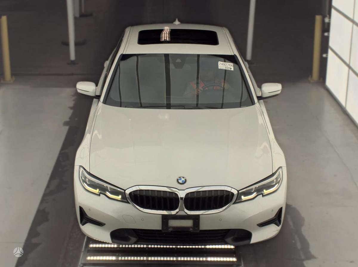 BMW 330, 2.0 l., Седан