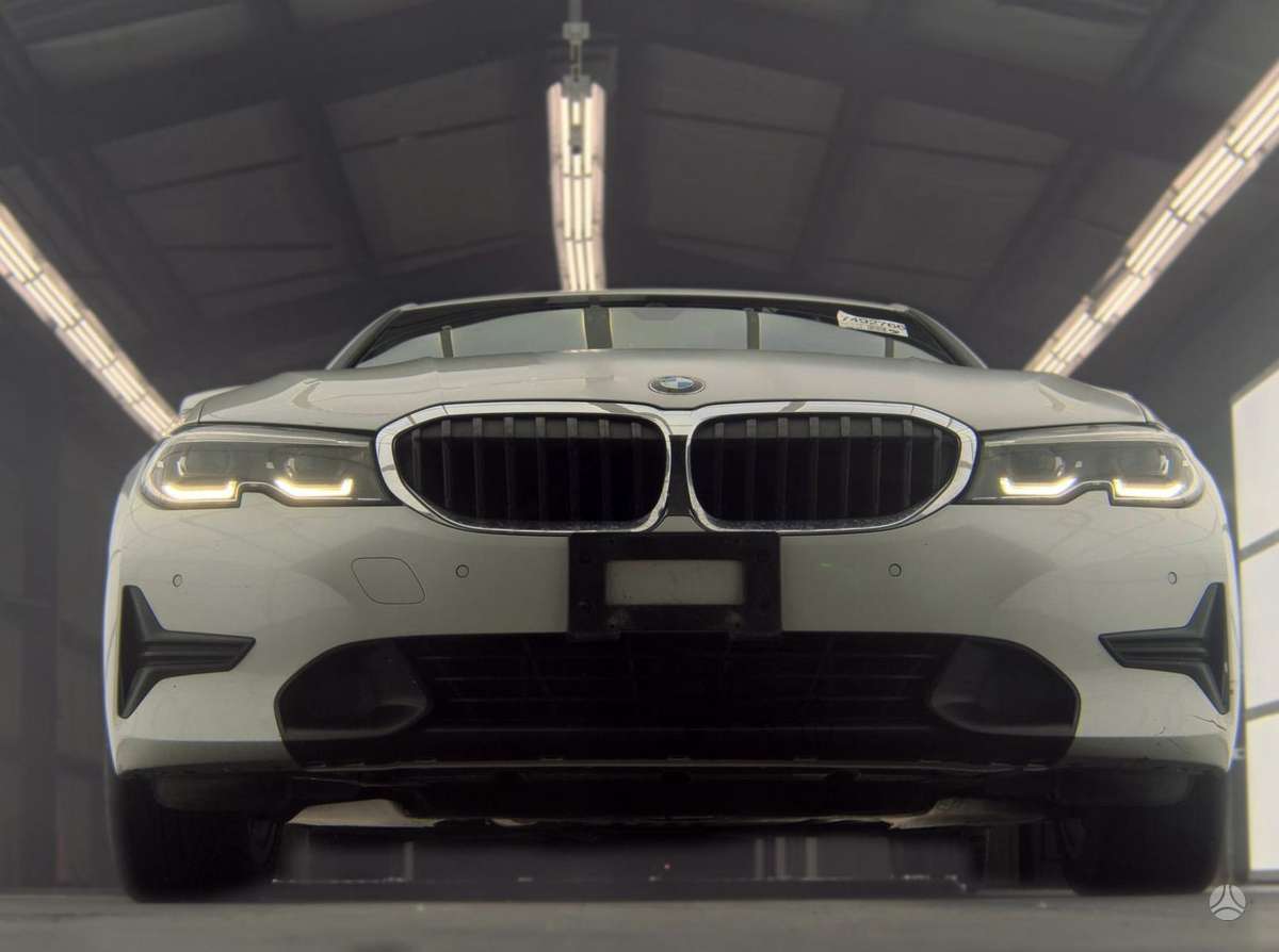BMW 330, 2.0 l., Седан