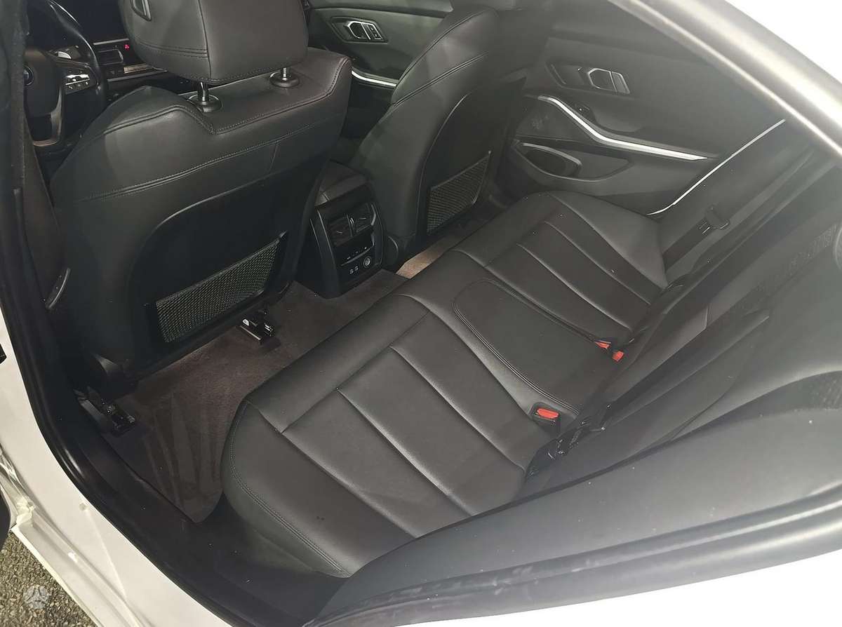 BMW 330, 2.0 l., Седан