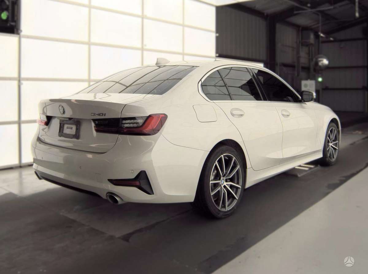 BMW 330, 2.0 l., Седан