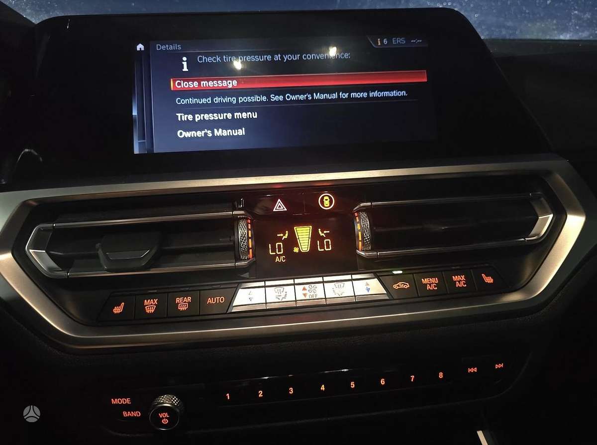 BMW 330, 2.0 l., Седан