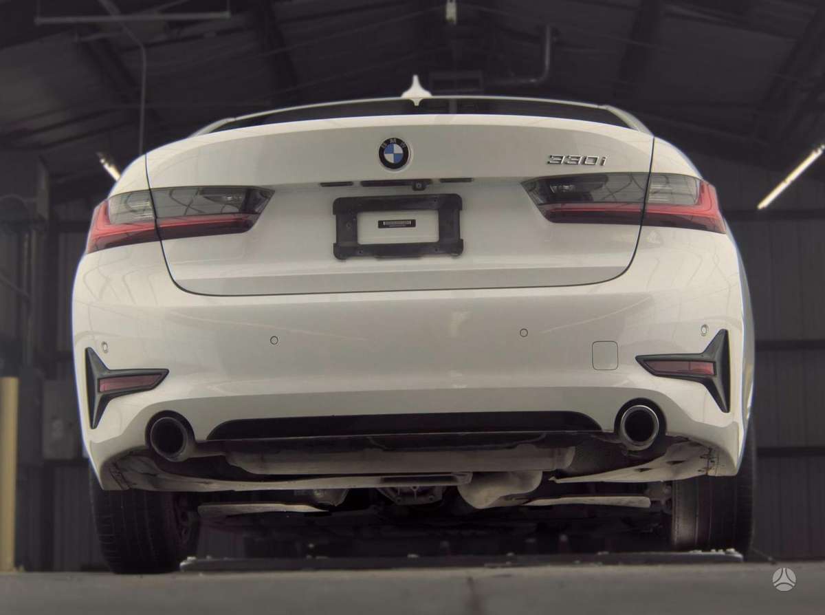 BMW 330, 2.0 l., Седан
