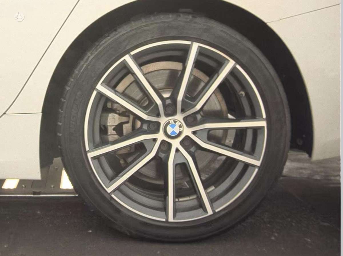 BMW 330, 2.0 l., Седан