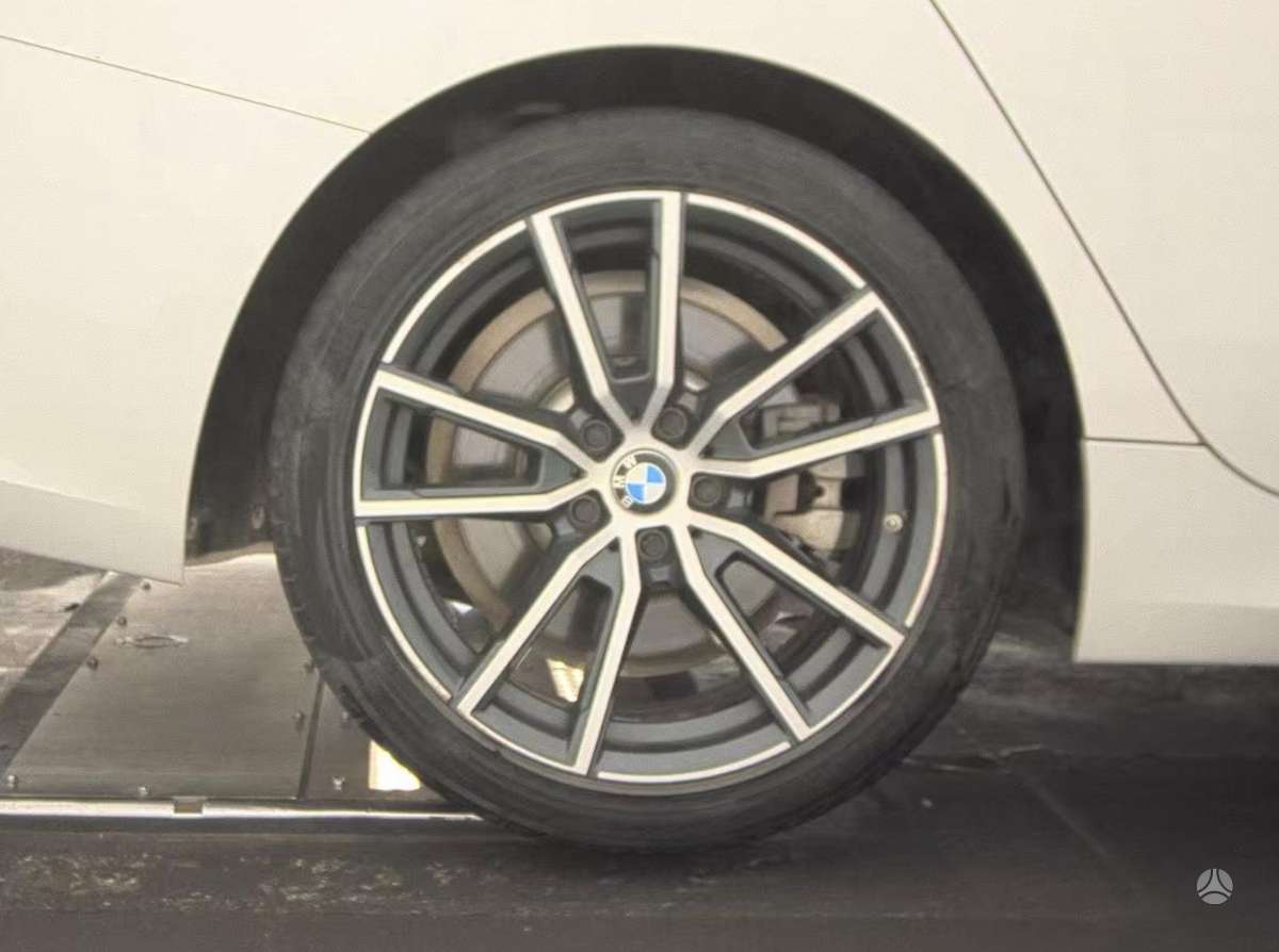 BMW 330, 2.0 l., Седан