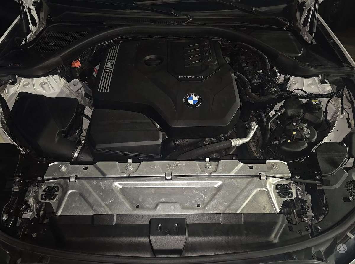 BMW 330, 2.0 l., Седан