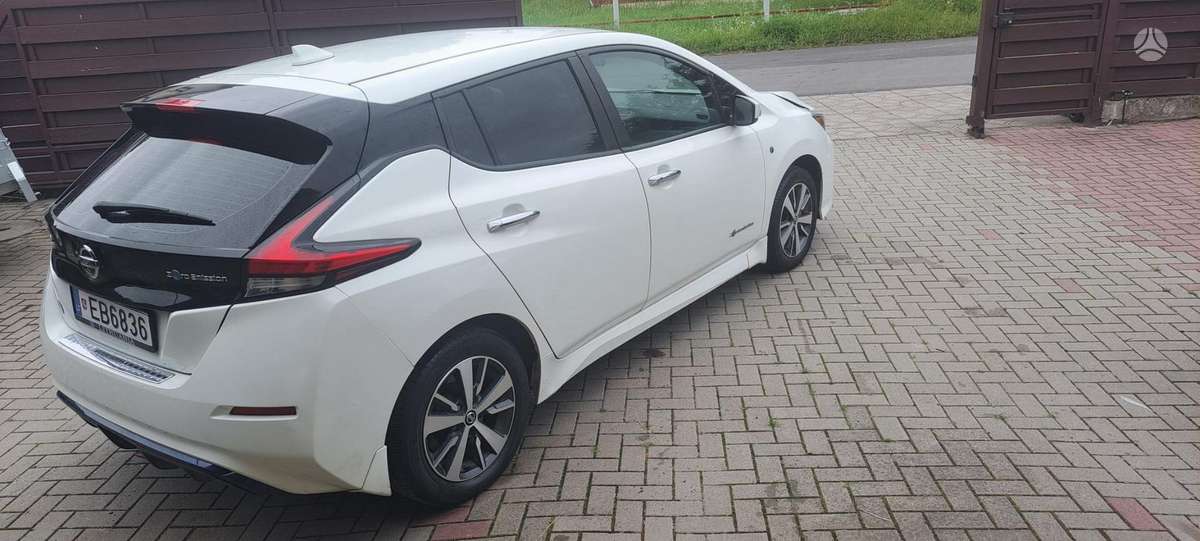 Nissan Leaf, 40 kWh, hatchback