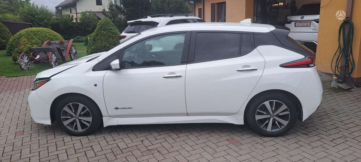 Nissan Leaf, 40 kWh, hatchback