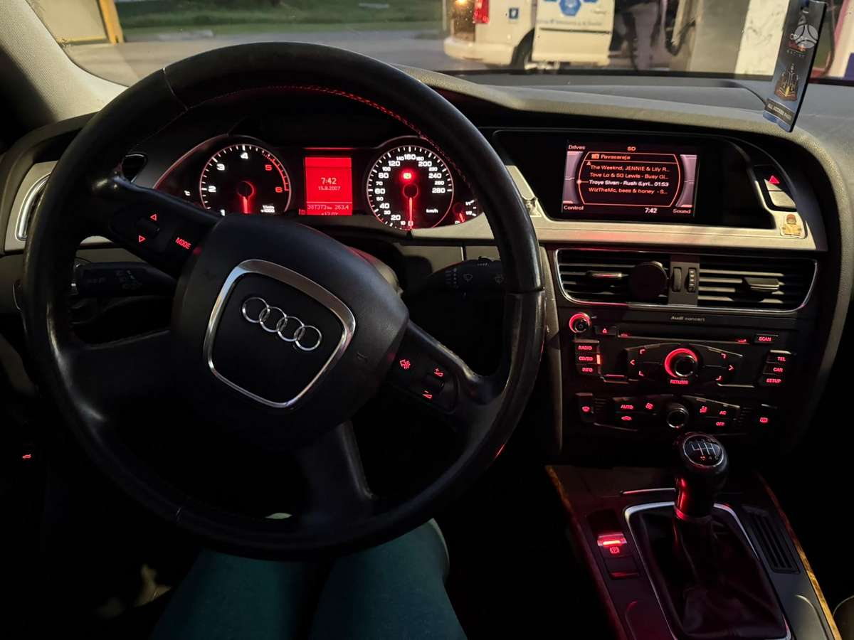 Audi A4, 2.0 l., sedanas