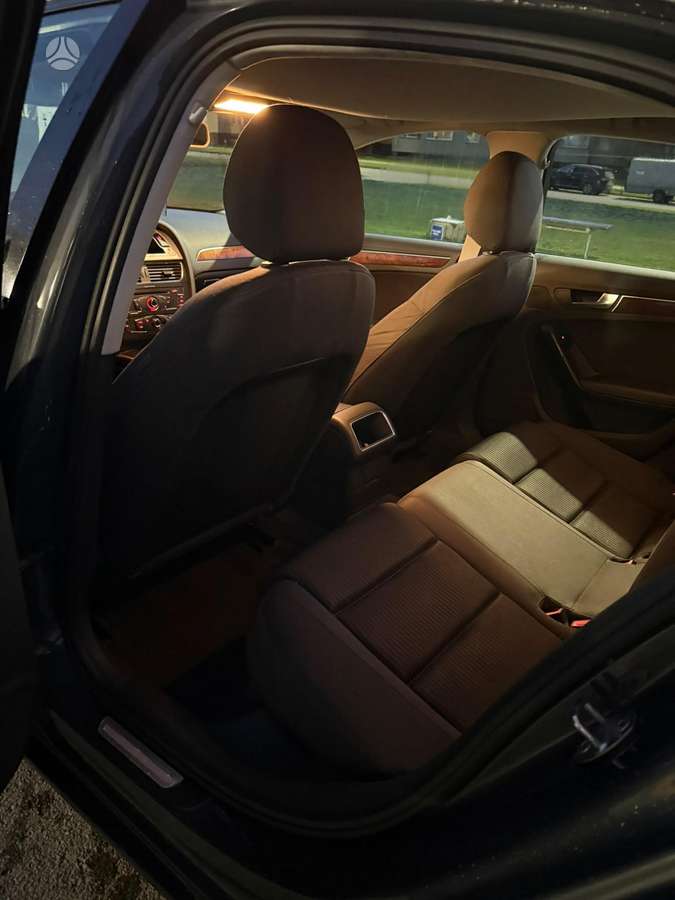 Audi A4, 2.0 l., Седан