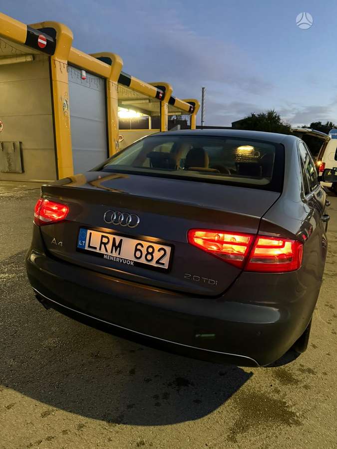 Audi A4, 2.0 l., Седан