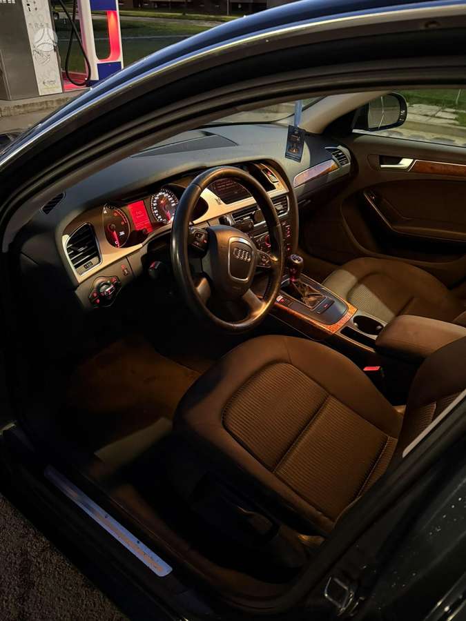 Audi A4, 2.0 l., Седан