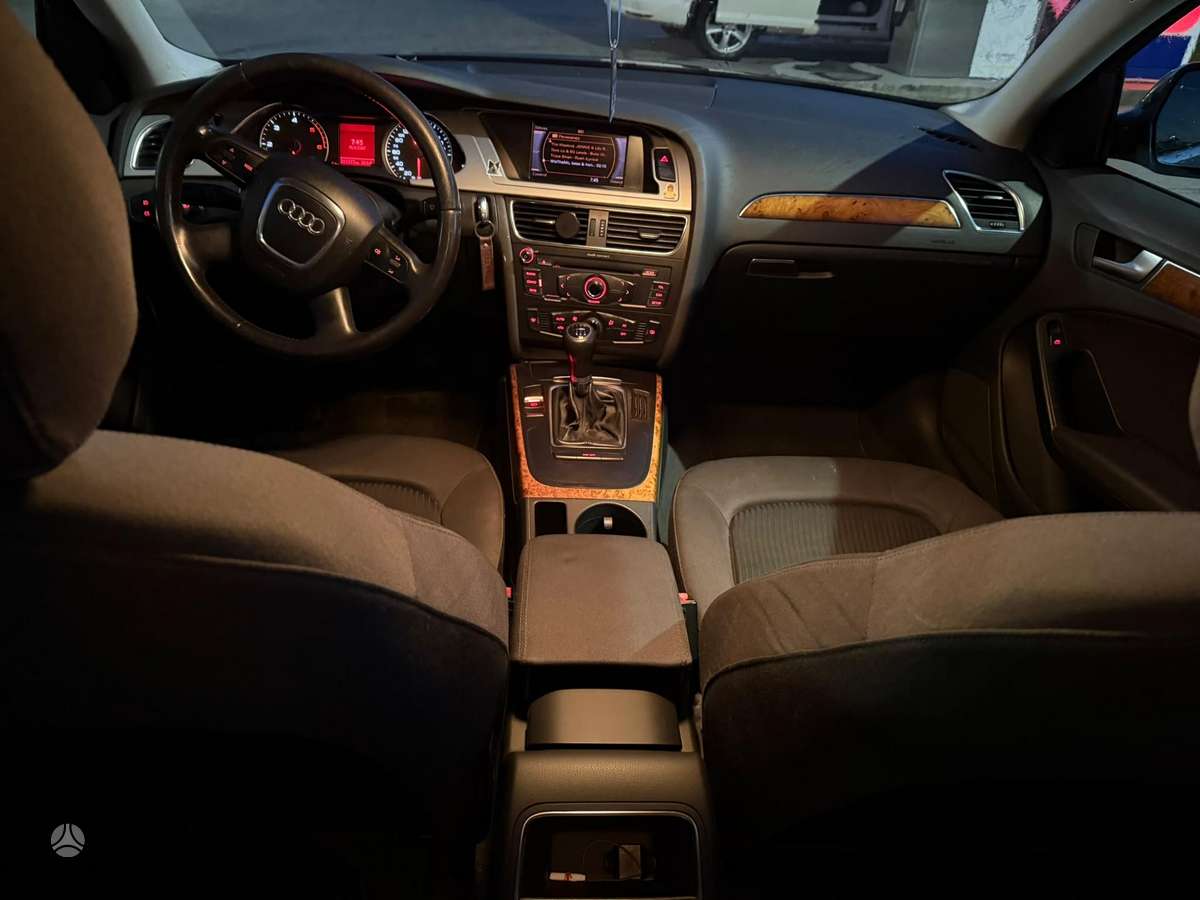 Audi A4, 2.0 l., Седан