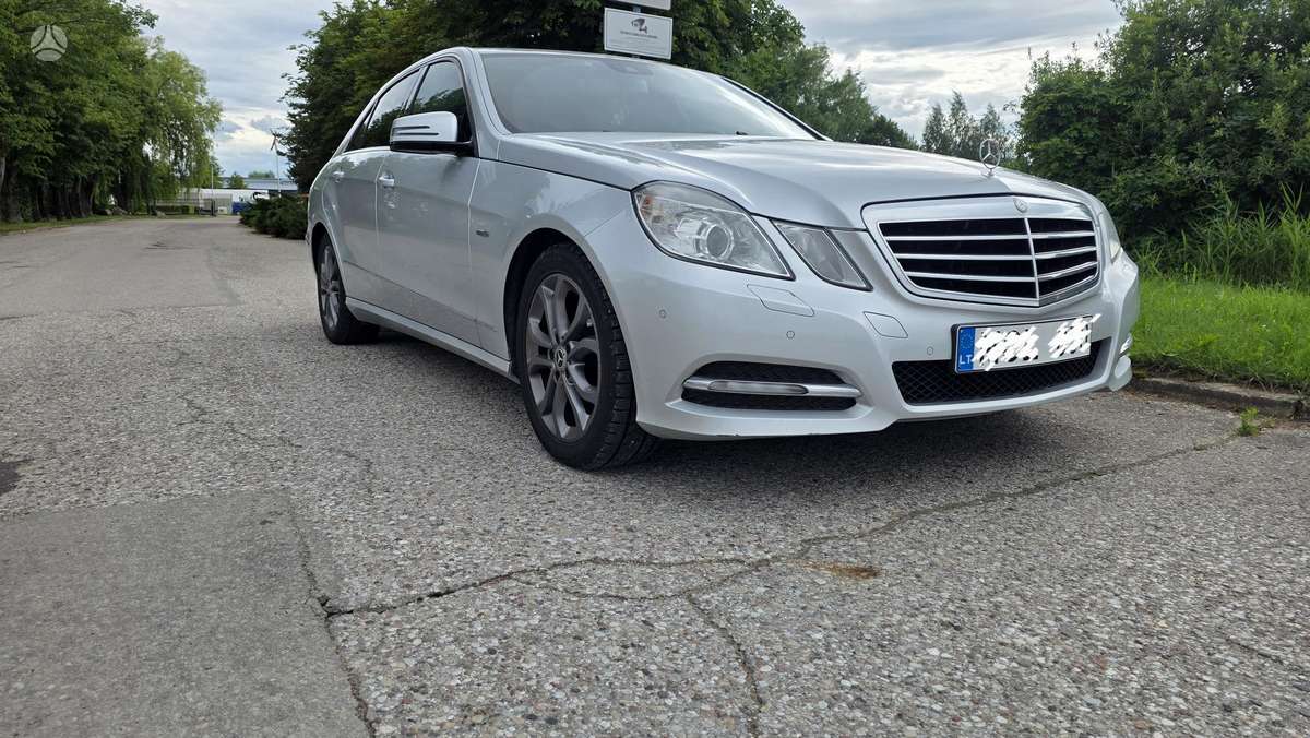 Mercedes-Benz E200, 2.1 l., Седан