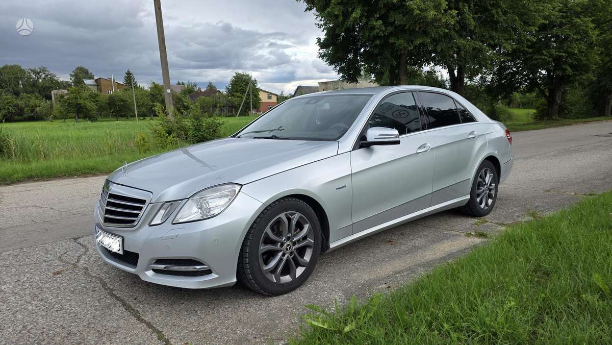 Mercedes-Benz E200, 2.1 l., Седан