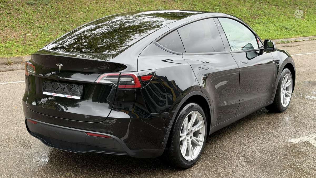 Tesla Model Y, 60 kWh, hatchback