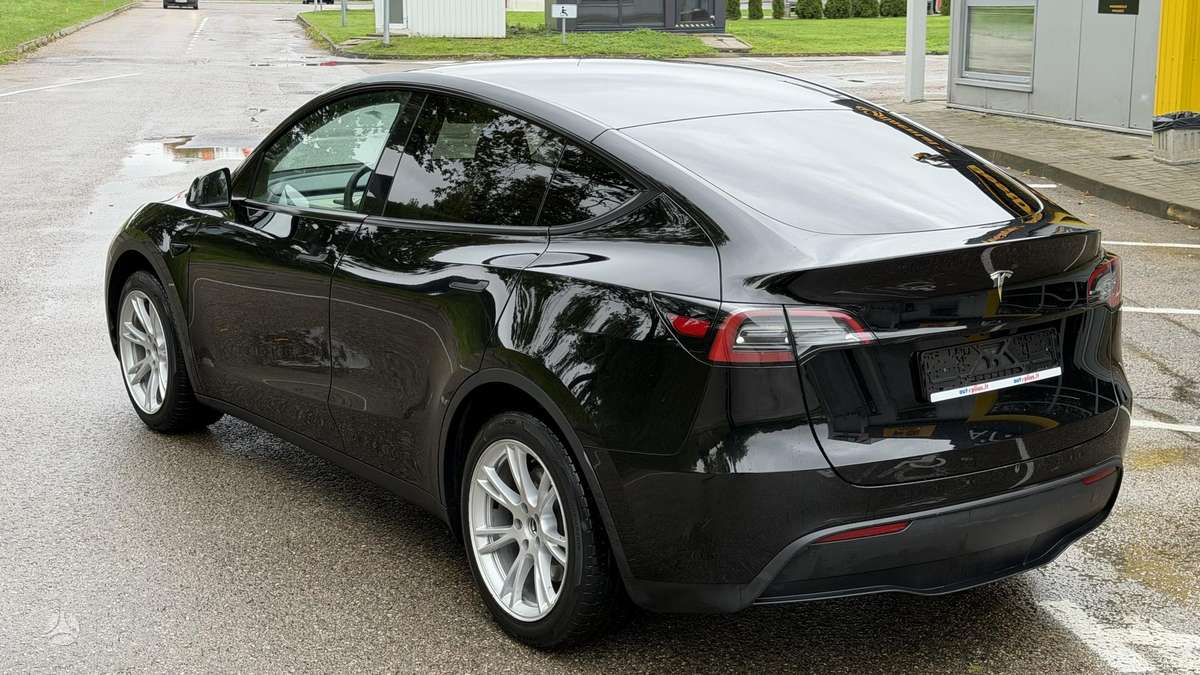 Tesla Model Y, 60 kWh, hatchback