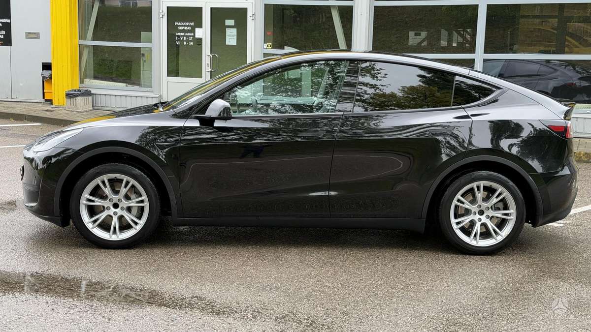 Tesla Model Y, 60 kWh, hatchback