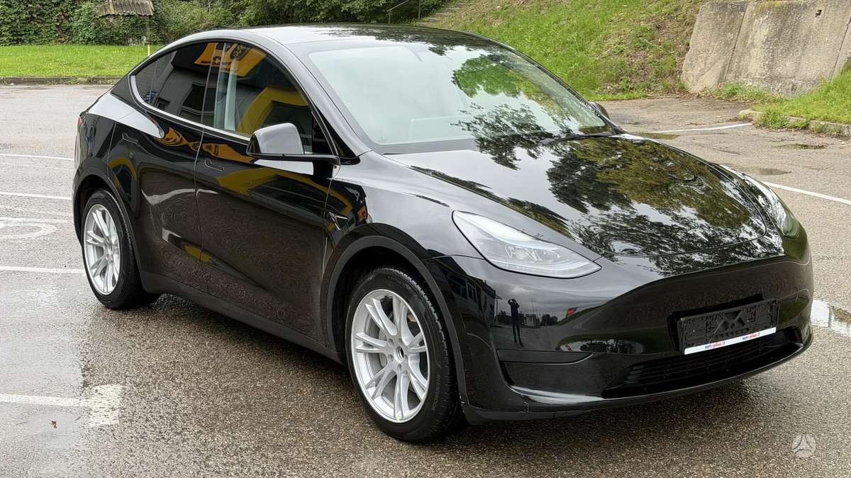 Tesla Model Y, 60 kWh, hatchback