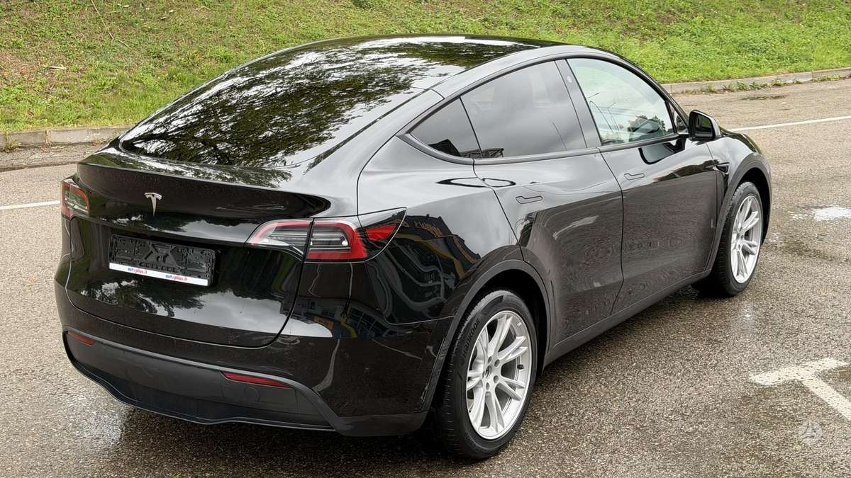 Tesla Model Y, 60 kWh, hatchback
