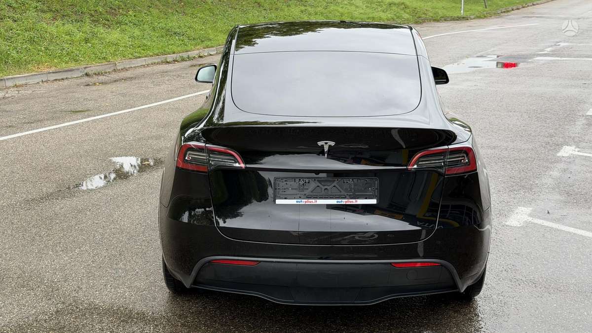 Tesla Model Y, 60 kWh, hatchback