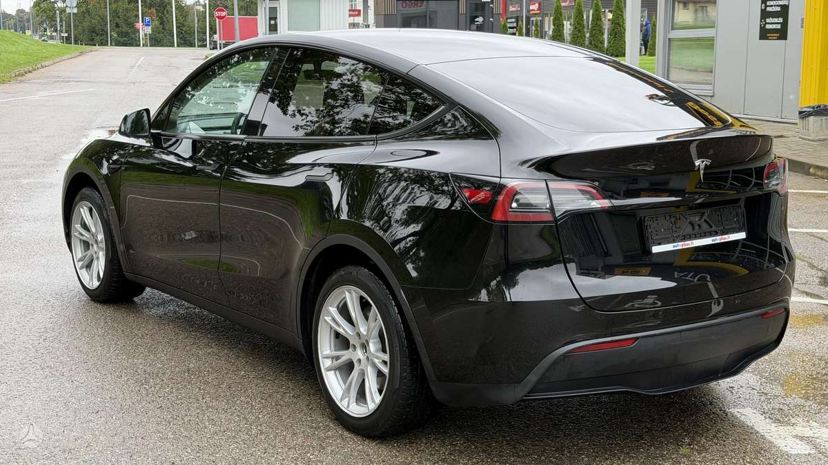 Tesla Model Y, 60 kWh, hatchback