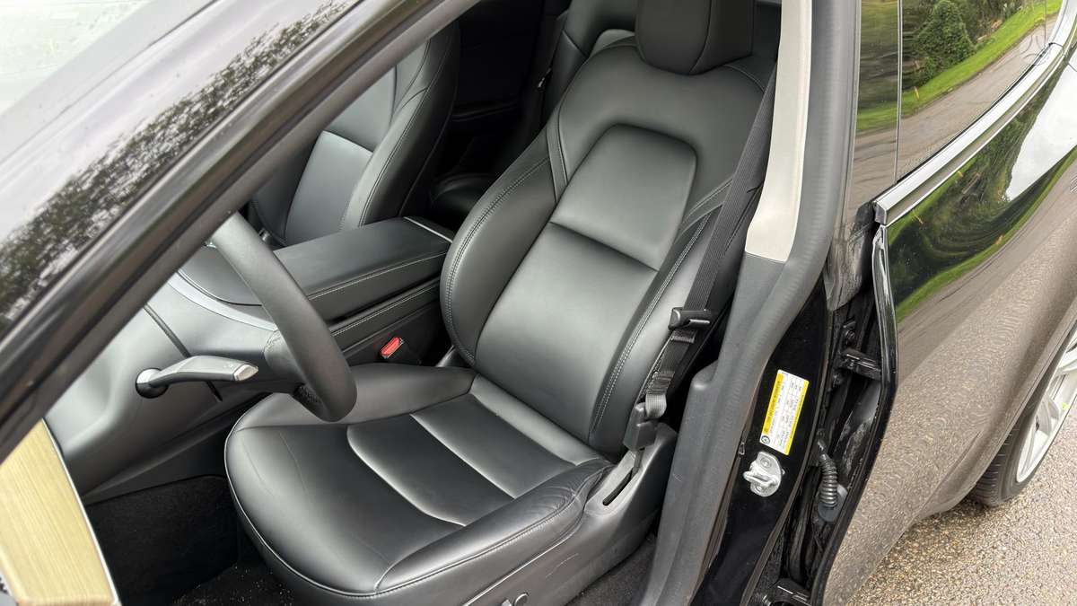 Tesla Model Y, 60 kWh, hatchback