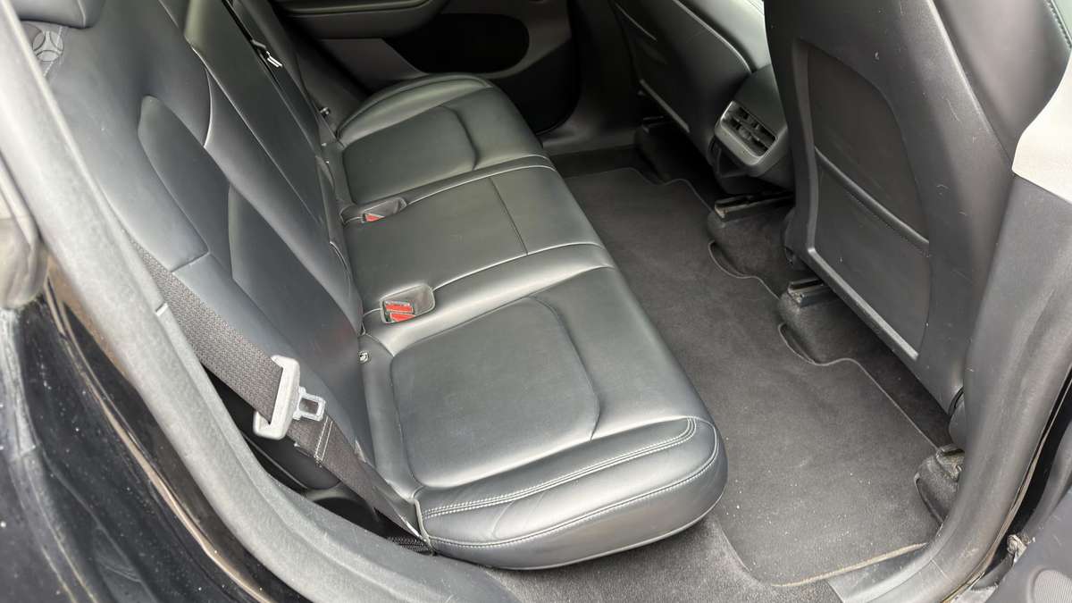 Tesla Model Y, 60 kWh, hatchback