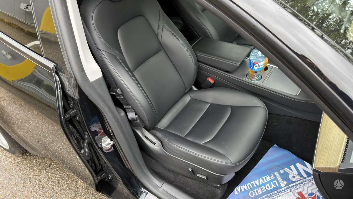 Tesla Model Y, 60 kWh, hatchback