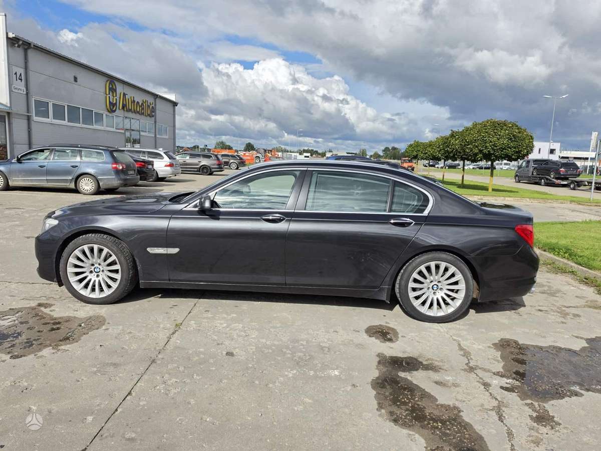 BMW 730, 3.0 l., Седан