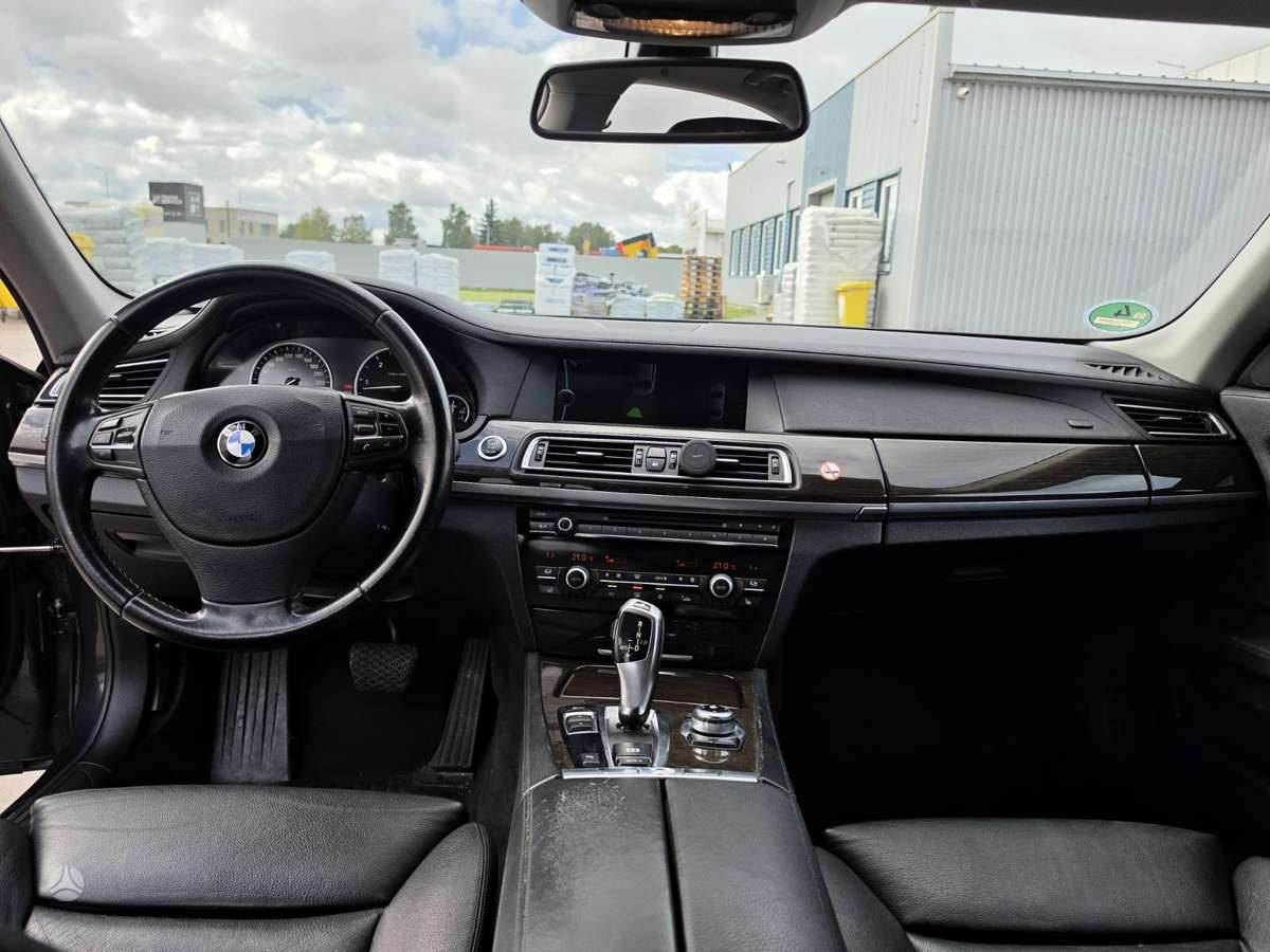BMW 730, 3.0 l., Седан