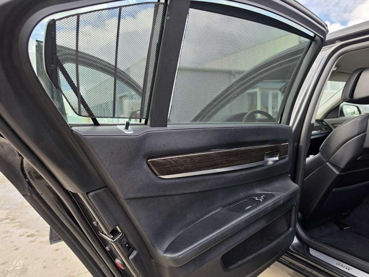 BMW 730, 3.0 l., Седан