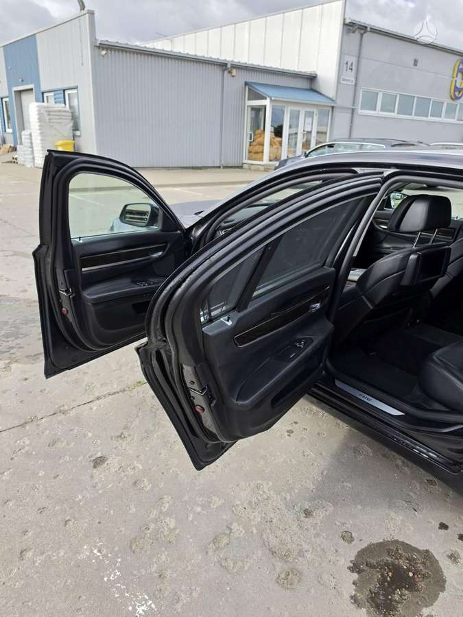 BMW 730, 3.0 l., Седан