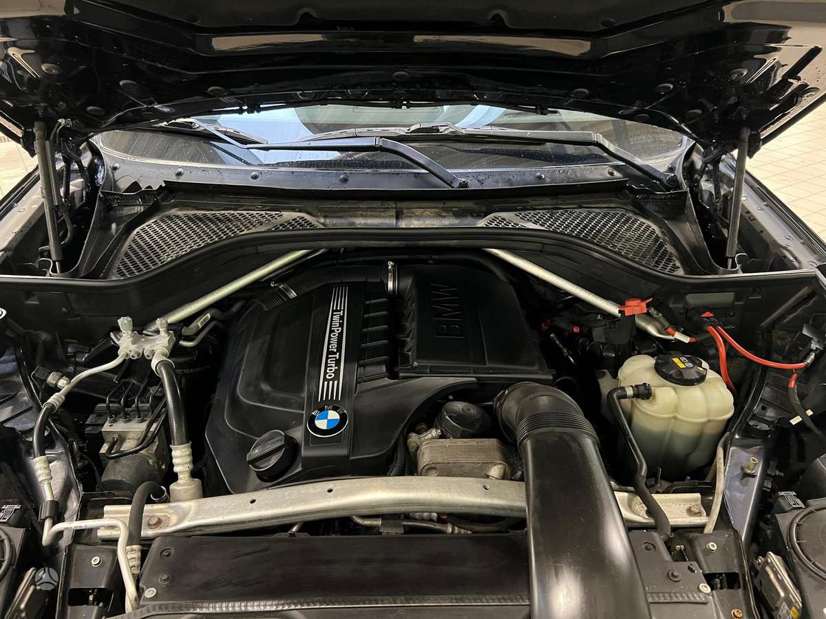BMW X5, 3.0 l., off-road / crossover