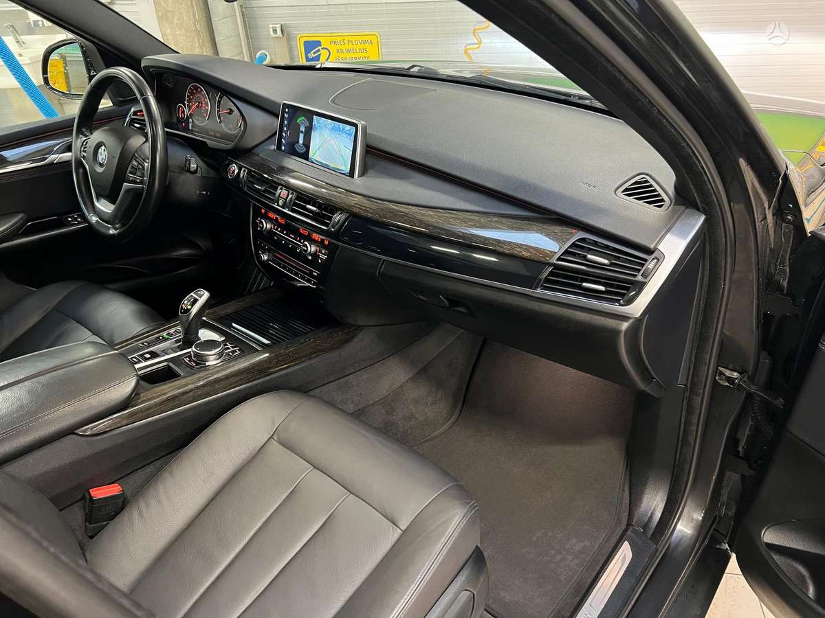 BMW X5, 3.0 l., off-road / crossover