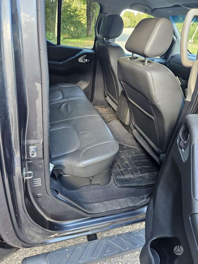 Nissan Navara, 2.5 l., Пикап