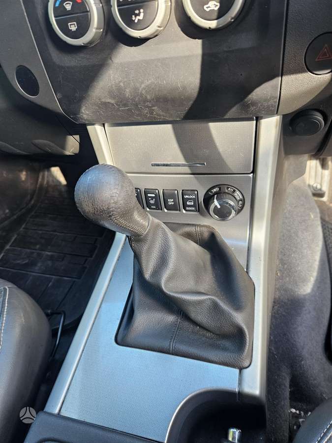Nissan Navara, 2.5 l., Пикап