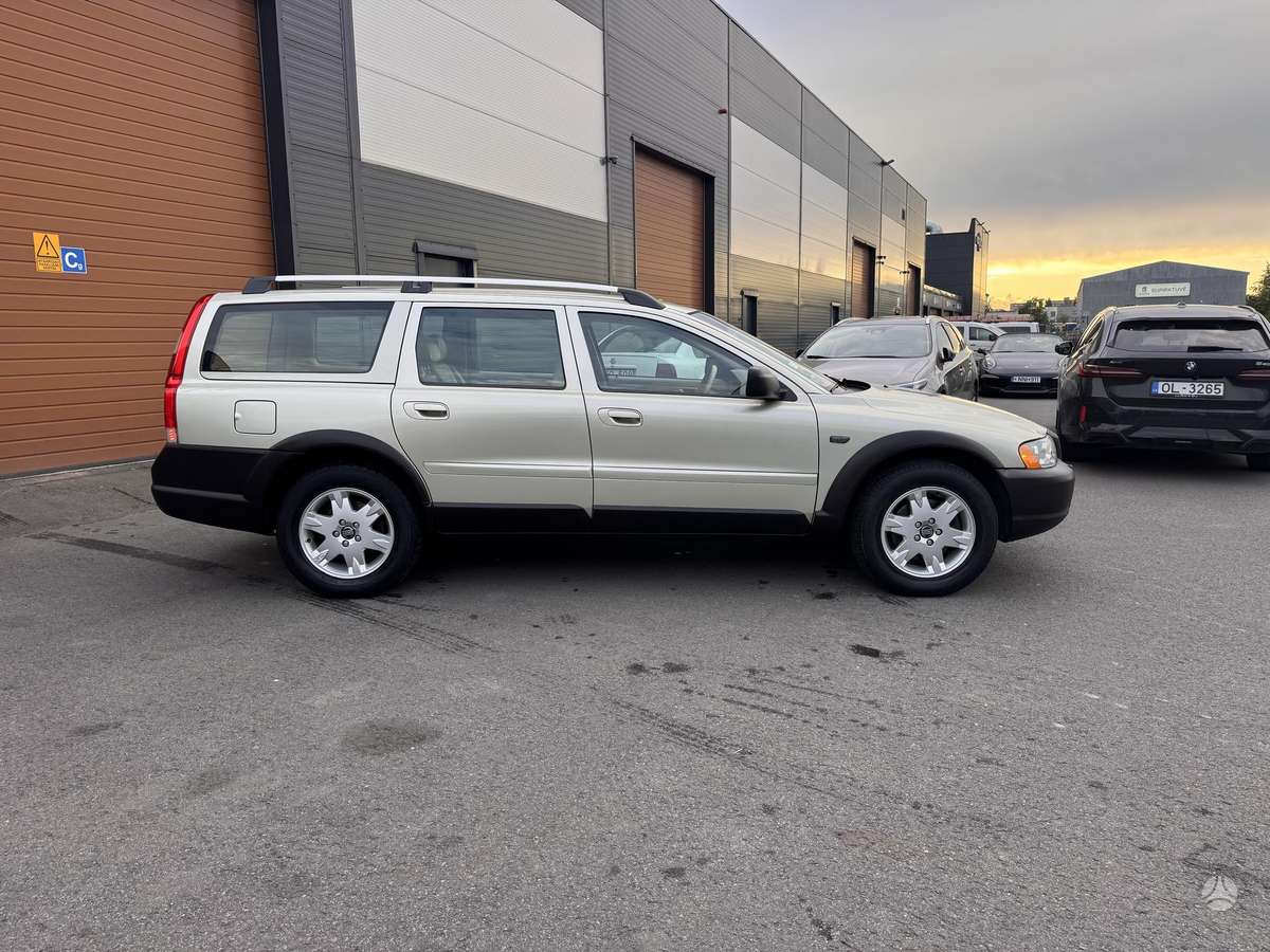 Volvo XC70, 2.4 l., wagon