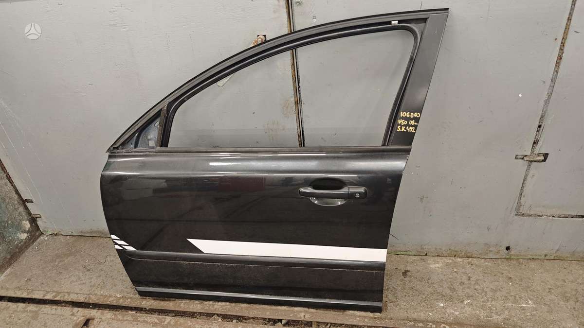 Volvo V50 doors