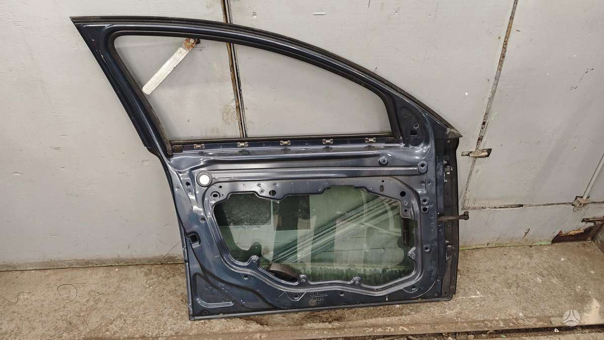 Volvo V50 doors