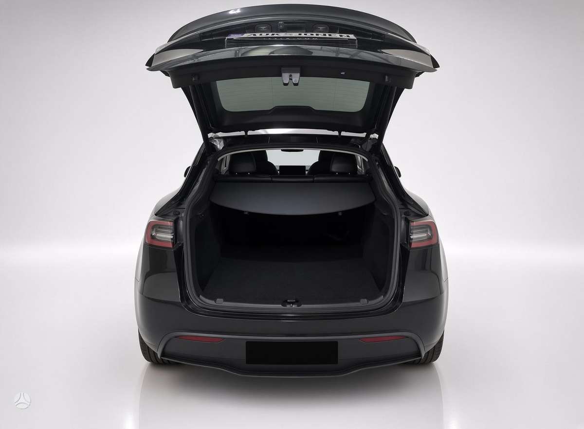 Tesla Model Y, hatchback