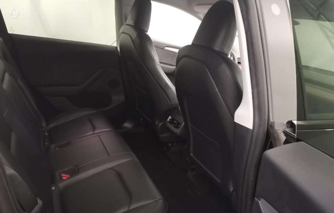 Tesla Model Y, hatchback