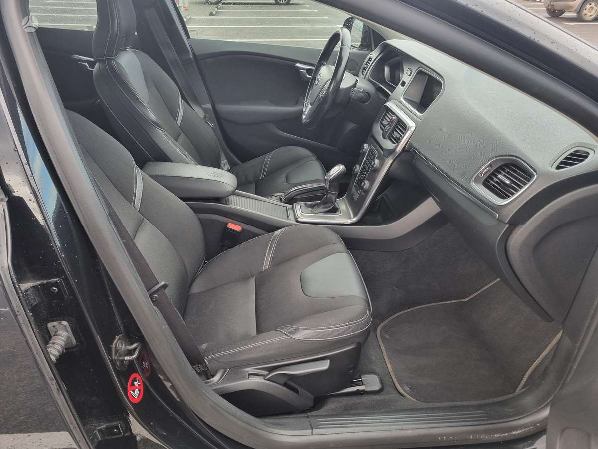 Volvo V40, 2.0 l., hatchback