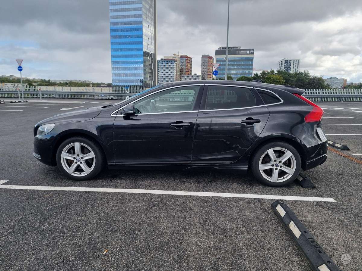 Volvo V40, 2.0 l., Хэтчбек